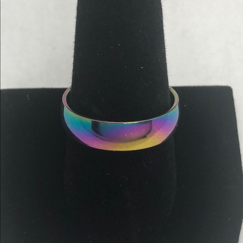 Men’s ring.